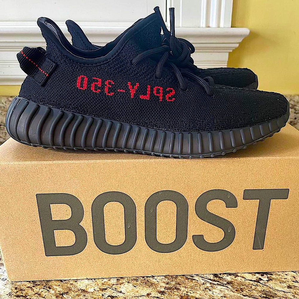 BLACK YEEZY BOOST 350 V2’ BRED 7.5 M